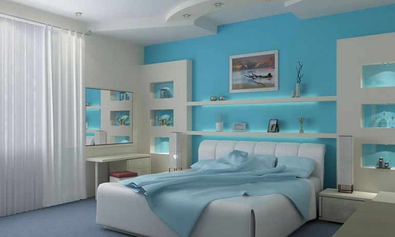 насыщенный голубой в дизайне спальни