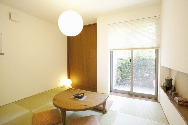 скромная комната в японском стиле