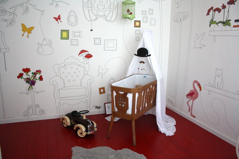 интерьер детской комнаты с обоями под раскраску