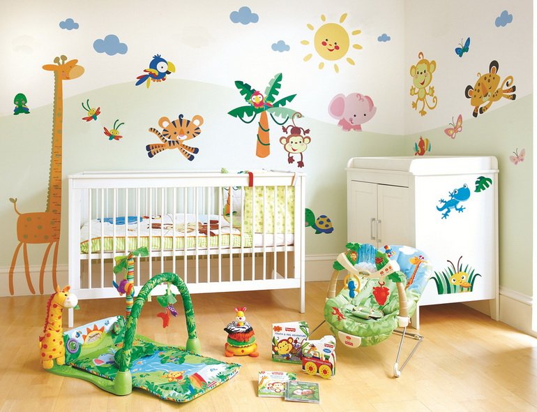 декор комнаты для ребенка тематическими наклейками