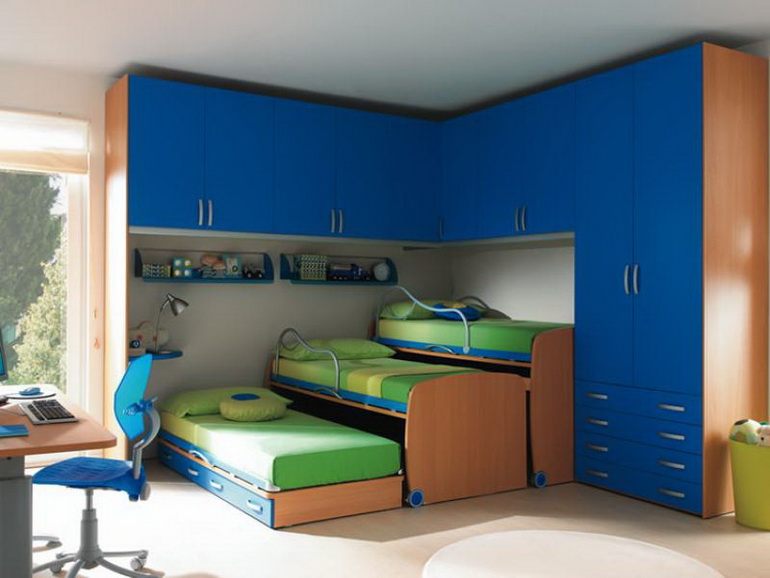 пример дизайна комнаты для троих детей