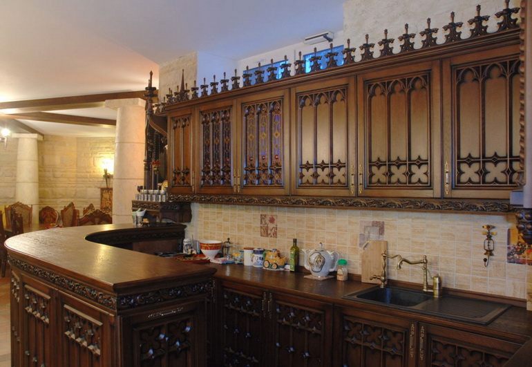 кухонная мебель в готическом стиле